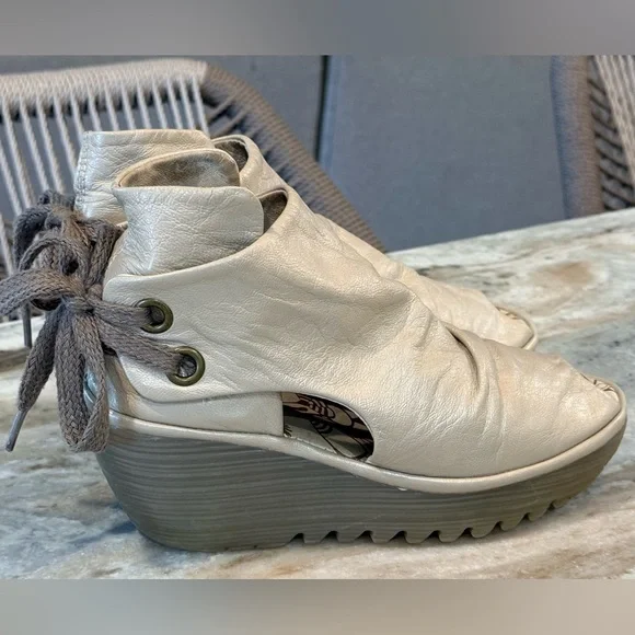 Women’s FLY LONDON Yema ivory pearl leather wedge sandals- Size 36 - Picture 5 of 11